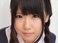 愛須心亜の白ハイソックスな女子校生制服画像