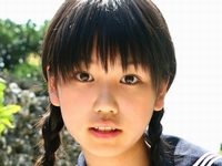 鮎川穂乃果がジュニアアイドルの頃の制服画像