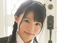星名美津紀が女子校生の制服を脱いでいく画像