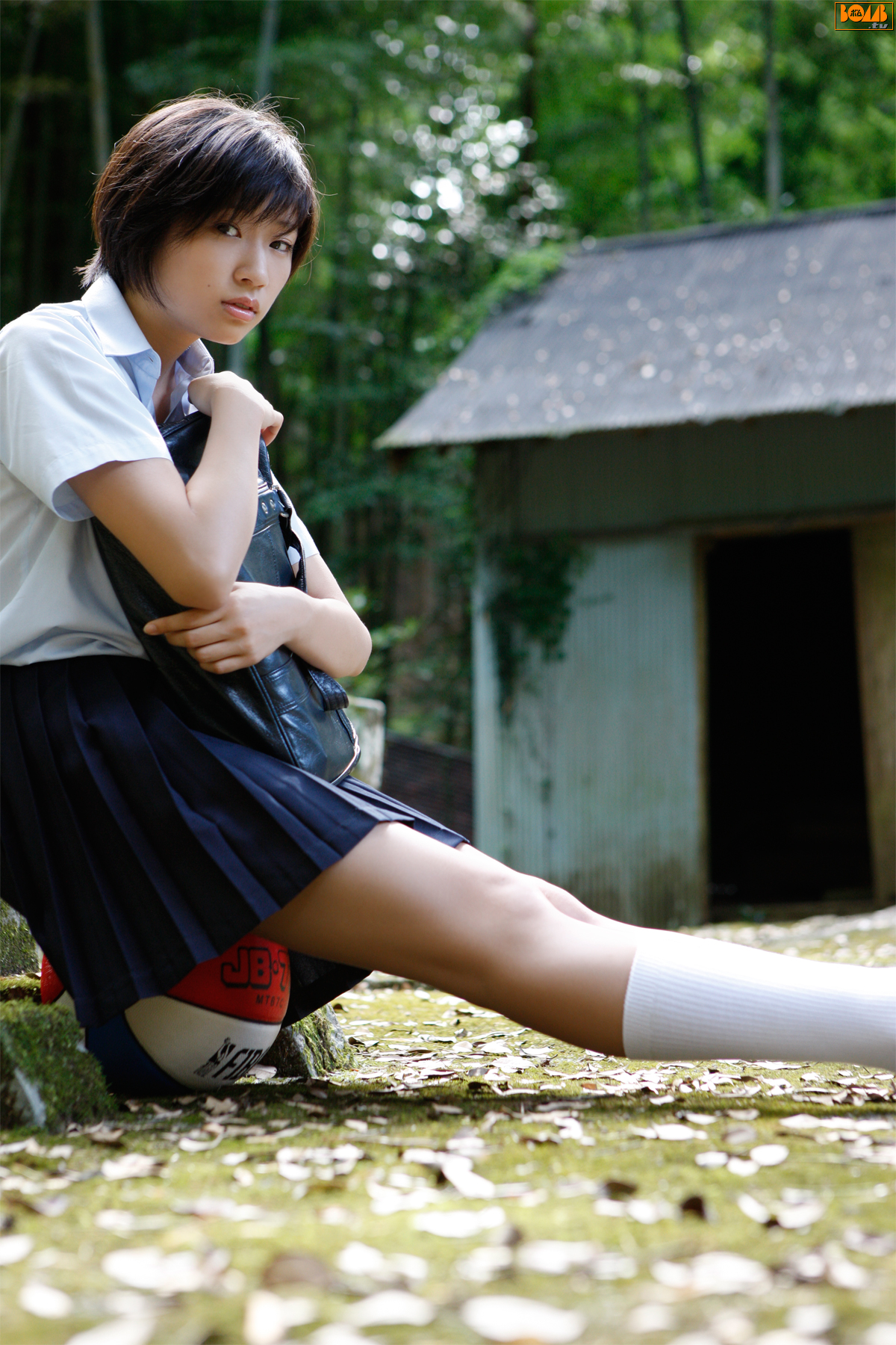 相楽樹の白ハイソックスな女子校生制服画像