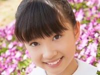 黒宮れいの白ソックスにローファーな制服画像