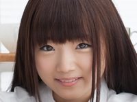 和泉ひよりの紺色ハイソックスな女子校生制服画像