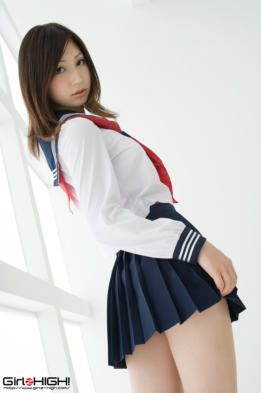 石井香織がパンチラしているセーラー服画像 石井香織がパンチラしているセーラー服画像