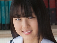 河合真由のスレンダー美脚な制服コスプレ画像