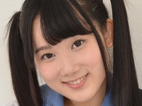 宮崎あやのパンチラしまくりな女子校生制服画像