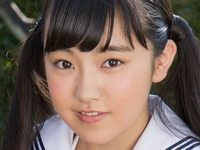 香月杏珠のハイソックスとニーハイのセーラー服画像