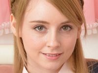ジェマのベストにニーハイな女子校生制服画像