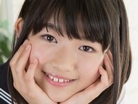 ジュニアアイドル沢村りさの制服コスプレ画像