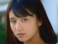 徳江かなが女子校生の制服を脱ぎながら挑発