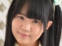 鈴森ひなたの紺色ハイソックスな女子校生制服画像