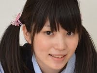 鮎原すみれのツインテールにルーズなＪＫ制服画像