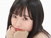 西永彩奈 カーディガンとプリスカの制服画像
