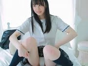 山崎水愛 制服をしっとりと脱いで手ブラおっぱい