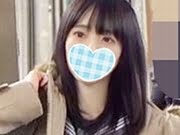 透明感抜群の原液がセーラー服で電車チカン