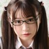 平野もえ チェックのベストに紺色ハイソなメガネＪＫ