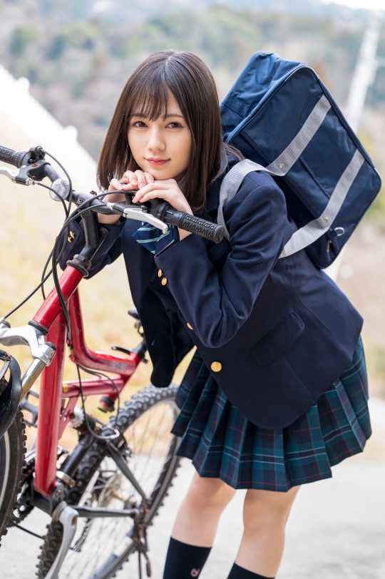 涼森れむ
