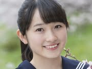 森戸知沙希 白いソックスとスカーフのセーラー服画像