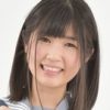 須崎美羽 紺色や白ハイソックスのセーラー服画像
