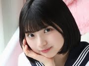 姫野ひなの 赤いスカーフの白セーラー服画像