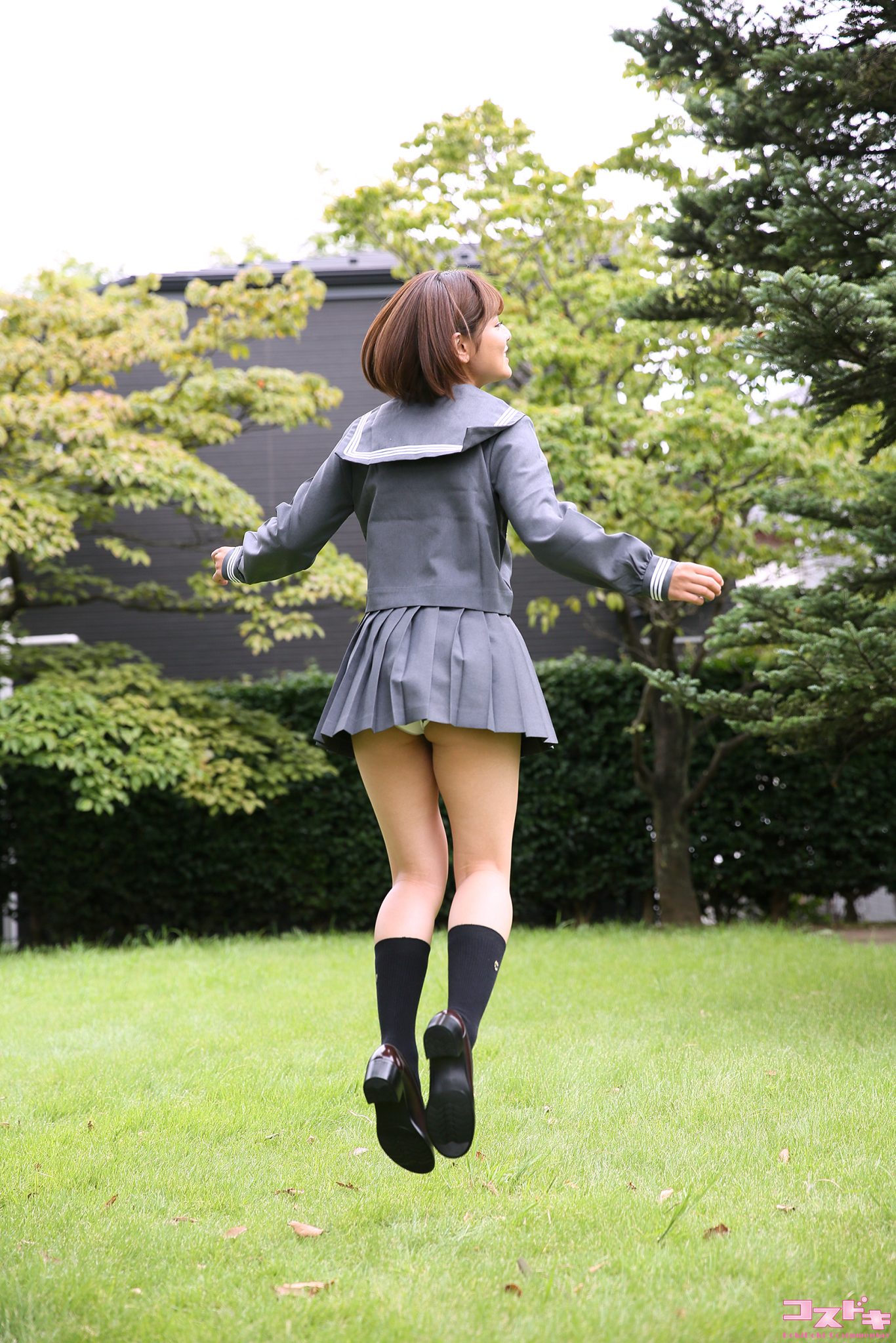 秋本翼 黒ハイソックスなセーラー服画像 | 女子校生制服フェティシズム