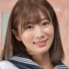 石岡真衣 紺色ハイソや白ハイソな制服画像