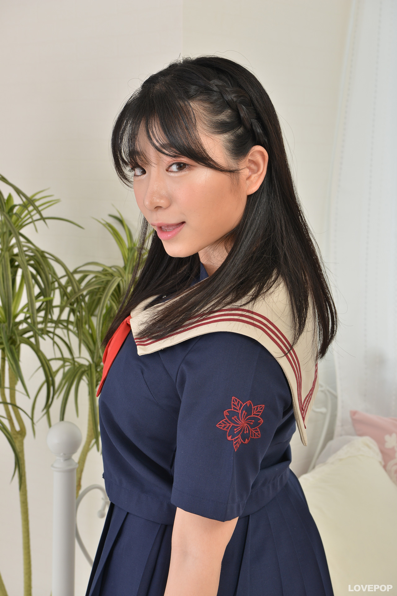 白花のん 紺色ハイソックスなセーラー服画像 女子校生制服フェティシズム