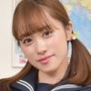 桐香ゆうり 白ハイソやルーズソックスの制服画像