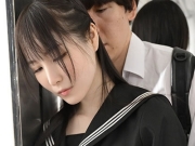 香水じゅん 電車通学中にクラスメイトとこっそり中出しセックス